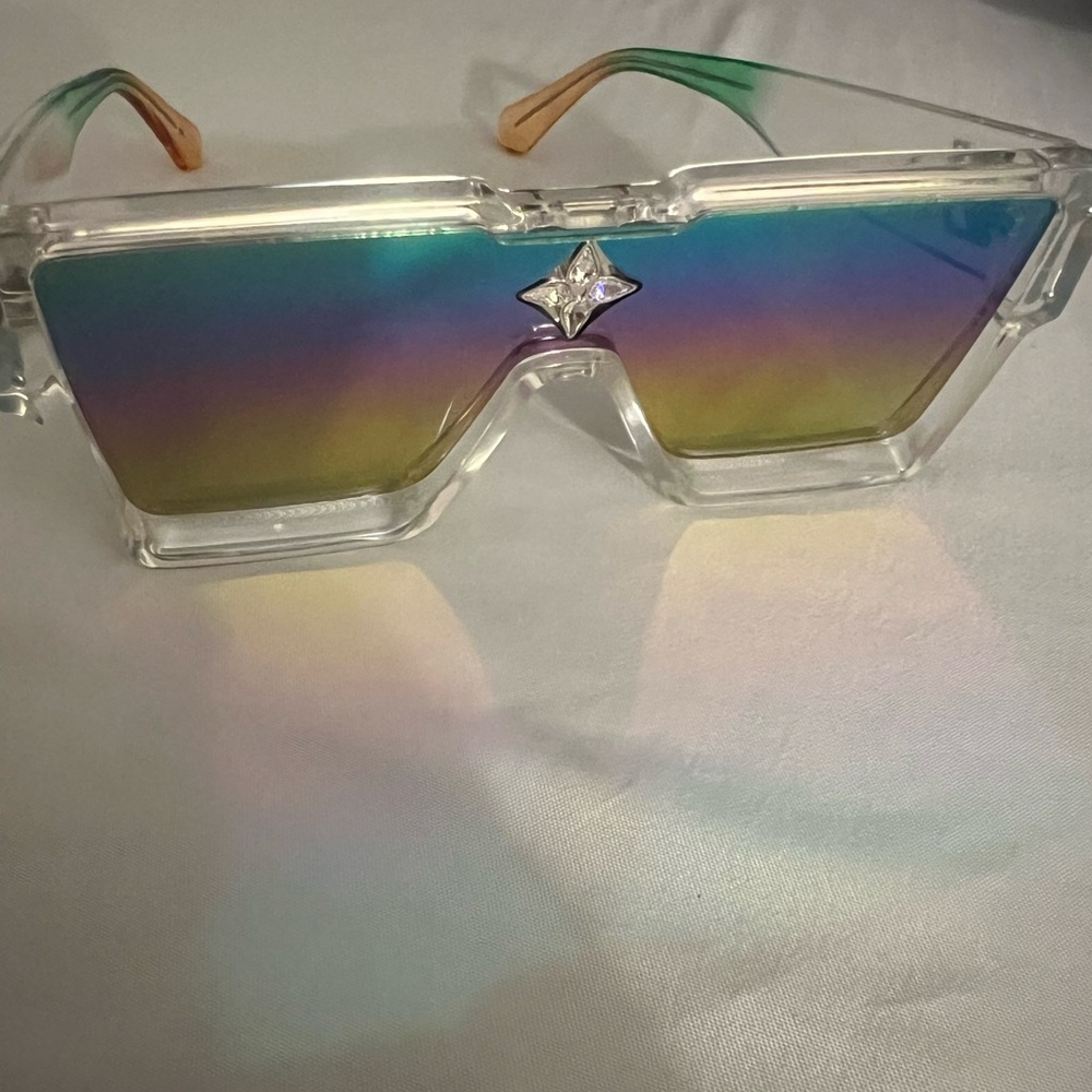 Louis Vuitton White Sunglasses with Oversized Lenses and Metallic Frames